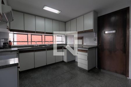 Casa à venda com 300m², 4 quartos e 2 vagas Casa à venda com 300m², 4 quartos e 2 vagasCozinha