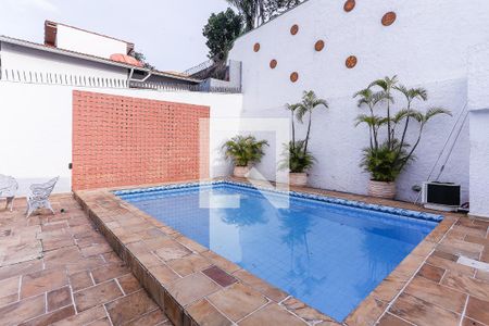 Casa à venda com 300m², 4 quartos e 2 vagas Casa à venda com 300m², 4 quartos e 2 vagasPiscina