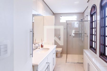 Casa à venda com 300m², 4 quartos e 2 vagas Casa à venda com 300m², 4 quartos e 2 vagasBanheiro Suíte 1