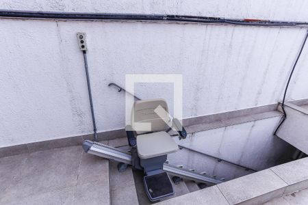 Casa à venda com 300m², 4 quartos e 2 vagas Casa à venda com 300m², 4 quartos e 2 vagasAcessibilidade