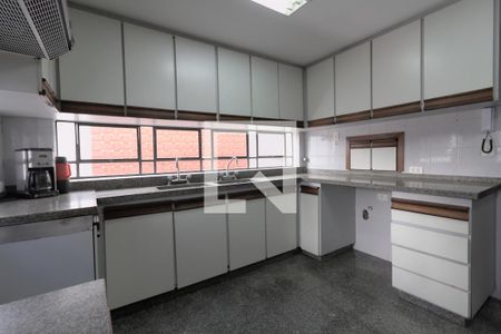 Casa à venda com 300m², 4 quartos e 2 vagas Casa à venda com 300m², 4 quartos e 2 vagasCozinha