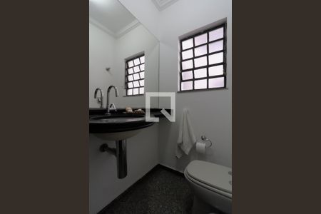 Casa à venda com 300m², 4 quartos e 2 vagas Casa à venda com 300m², 4 quartos e 2 vagasLavabo