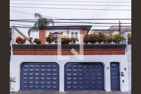 Casa à venda com 300m², 4 quartos e 2 vagas Casa à venda com 300m², 4 quartos e 2 vagasFachada