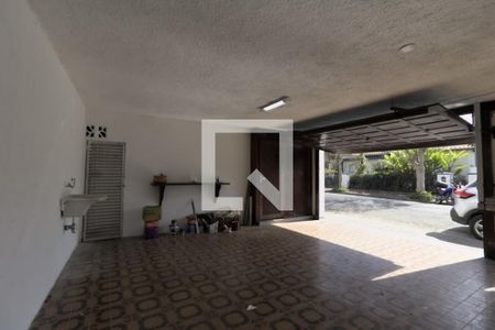 Casa à venda com 300m², 4 quartos e 2 vagas Casa à venda com 300m², 4 quartos e 2 vagasGaragem