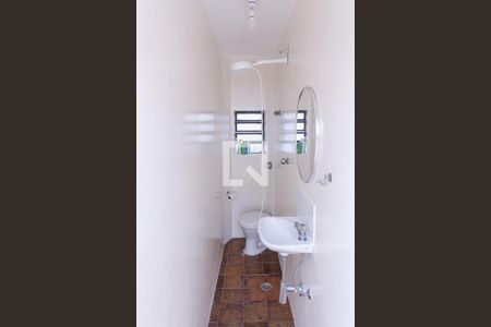 Casa à venda com 300m², 4 quartos e 2 vagas Casa à venda com 300m², 4 quartos e 2 vagasBanheiro Piscina