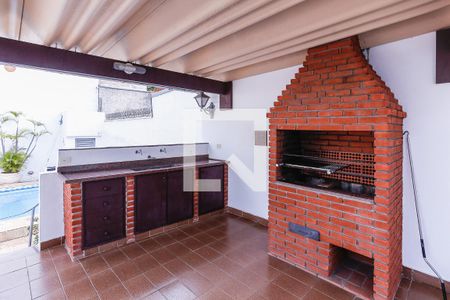 Casa à venda com 300m², 4 quartos e 2 vagas Casa à venda com 300m², 4 quartos e 2 vagasChurrasqueira