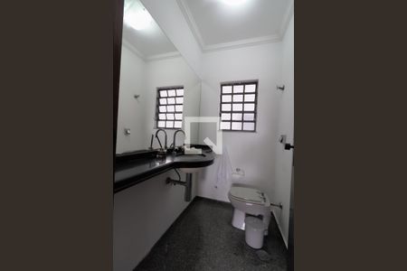 Casa à venda com 300m², 4 quartos e 2 vagas Casa à venda com 300m², 4 quartos e 2 vagasLavabo