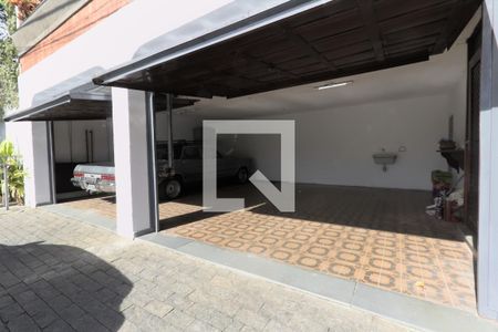 Casa à venda com 300m², 4 quartos e 2 vagas Casa à venda com 300m², 4 quartos e 2 vagasGaragem