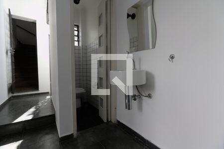 Casa à venda com 300m², 4 quartos e 2 vagas Casa à venda com 300m², 4 quartos e 2 vagasLavabo do Quarto 4