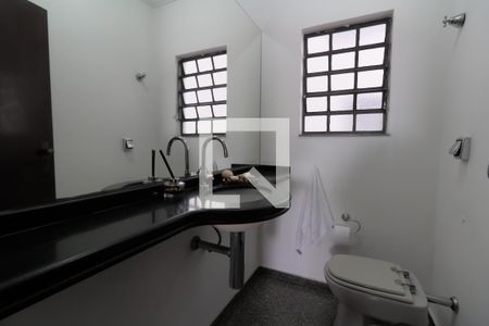 Casa à venda com 300m², 4 quartos e 2 vagas Casa à venda com 300m², 4 quartos e 2 vagasLavabo