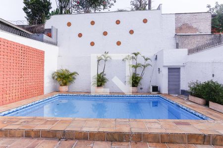 Casa à venda com 300m², 4 quartos e 2 vagas Casa à venda com 300m², 4 quartos e 2 vagasPiscina