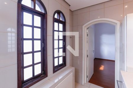 Casa à venda com 300m², 4 quartos e 2 vagas Casa à venda com 300m², 4 quartos e 2 vagasBanheiro Suíte 1