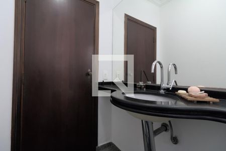 Casa à venda com 300m², 4 quartos e 2 vagas Casa à venda com 300m², 4 quartos e 2 vagasLavabo