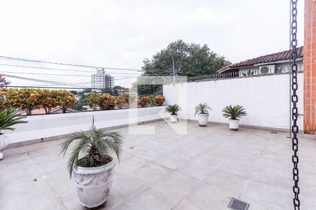 Casa à venda com 300m², 4 quartos e 2 vagas Casa à venda com 300m², 4 quartos e 2 vagasVaranda