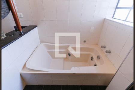 Casa à venda com 300m², 4 quartos e 2 vagas Casa à venda com 300m², 4 quartos e 2 vagasBanheiro Social