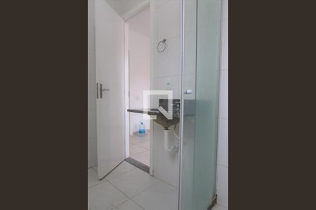 Banheiro da Suíte de casa de condomínio para alugar com 2 quartos, 89m² em Guaratiba, Rio de Janeiro