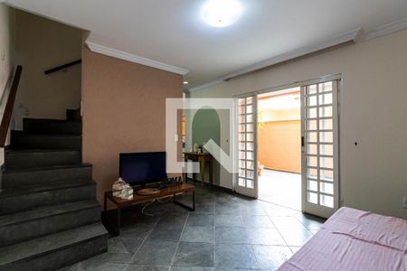 1o. Andar - Sala de casa para alugar com 2 quartos, 120m² em Vila Liviero, São Paulo