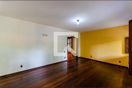 Sala de casa à venda com 3 quartos, 450m² em Itaquatiara, Niterói