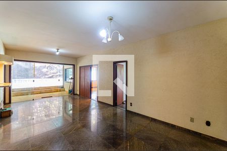 Sala intima de casa à venda com 3 quartos, 450m² em Itaquatiara, Niterói