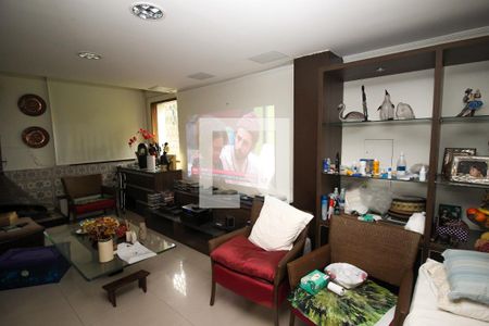 Sala de Estar de casa para alugar com 4 quartos, 1000m² em Pedra Redonda, Porto Alegre