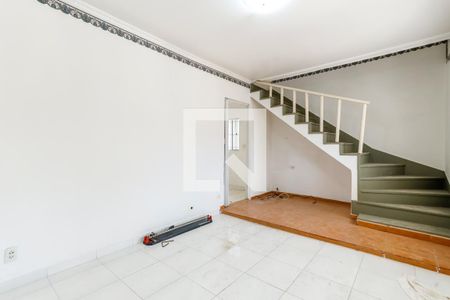 Sala 1 de casa para alugar com 2 quartos, 100m² em Vila Santa Terezinha (zona Norte), São Paulo