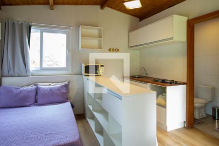 Quarto e cozinha de kitnet/studio para alugar com 1 quarto, 25m² em Rio Tavares, Florianópolis