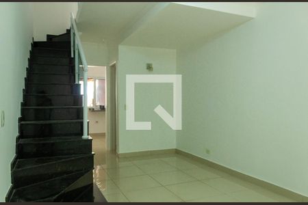 Sala de casa de condomínio à venda com 3 quartos, 125m² em Jardim Cristal, São Paulo