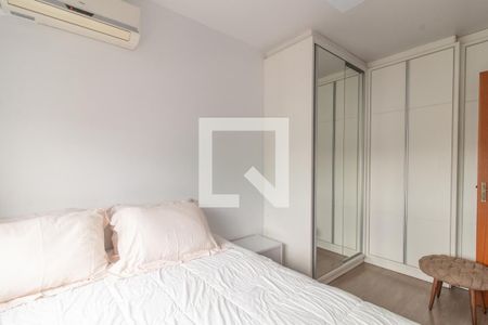 Quarto 1 de apartamento para alugar com 2 quartos, 70m² em Azenha, Porto Alegre