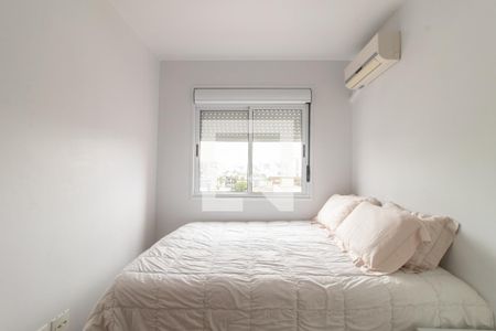 Quarto 1 de apartamento para alugar com 2 quartos, 70m² em Azenha, Porto Alegre