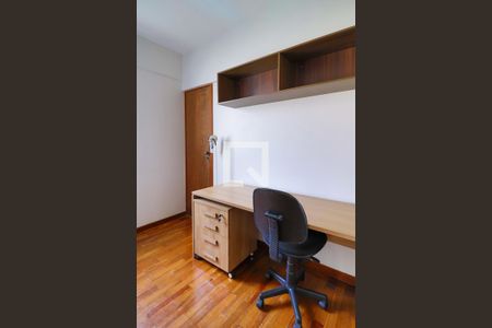 Quarto 1 de apartamento para alugar com 3 quartos, 80m² em Cruzeiro, Belo Horizonte