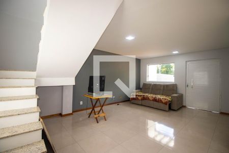 Sala de casa à venda com 3 quartos, 180m² em Mário Quintana, Porto Alegre