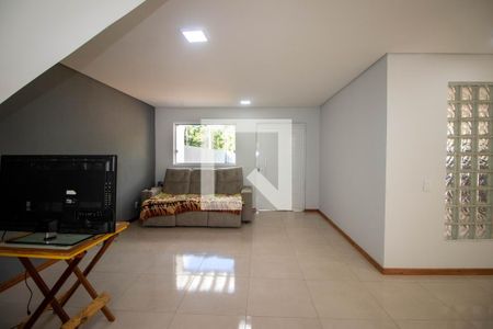 Sala de casa à venda com 3 quartos, 180m² em Mário Quintana, Porto Alegre