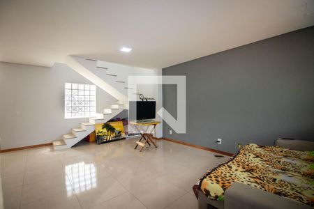 Sala de casa à venda com 3 quartos, 180m² em Mário Quintana, Porto Alegre