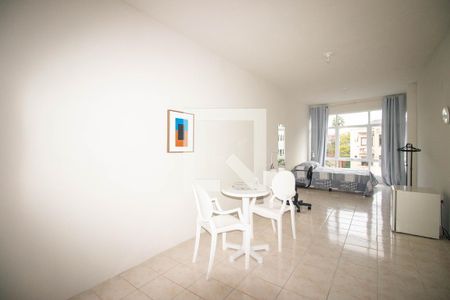 Sala e Cozinha de kitnet/studio para alugar com 1 quarto, 24m² em Rio Branco, Porto Alegre