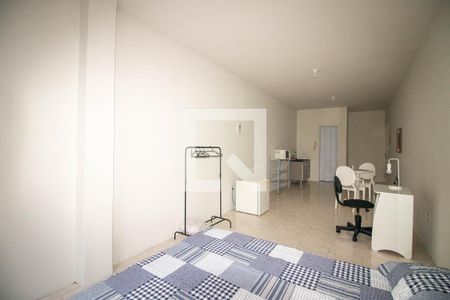 Quarto de kitnet/studio para alugar com 1 quarto, 24m² em Rio Branco, Porto Alegre