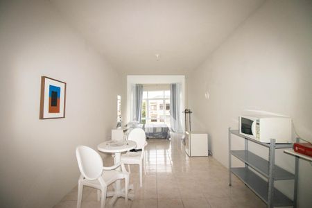 Sala e Cozinha de kitnet/studio para alugar com 1 quarto, 24m² em Rio Branco, Porto Alegre