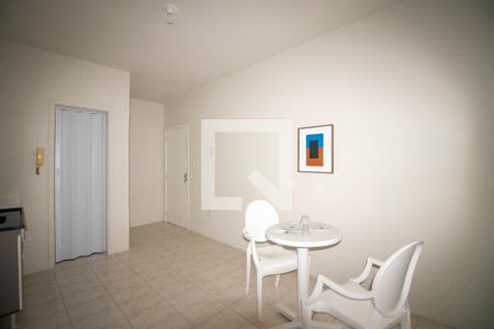 Sala e Cozinha de kitnet/studio para alugar com 1 quarto, 24m² em Rio Branco, Porto Alegre