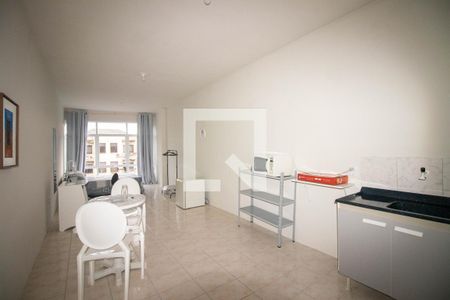 Sala e Cozinha de kitnet/studio para alugar com 1 quarto, 24m² em Rio Branco, Porto Alegre