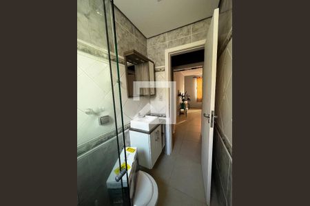 Banheiro de apartamento à venda com 1 quarto, 40m² em Petrópolis, Porto Alegre