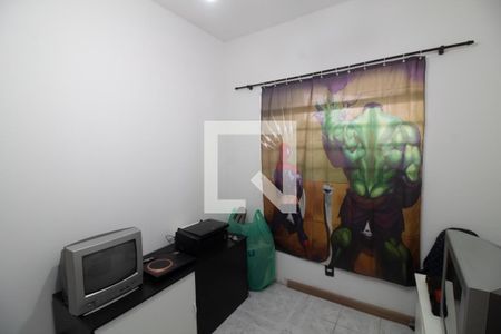 Sala de TV de casa à venda com 4 quartos, 130m² em Parque Colonial, São Paulo