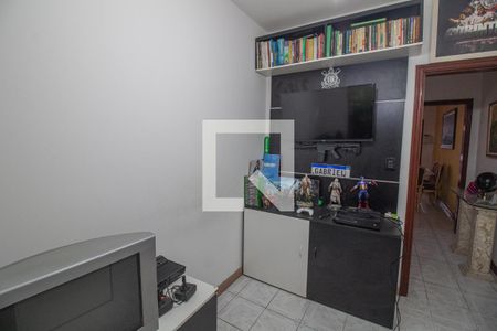 Sala de TV de casa à venda com 4 quartos, 130m² em Parque Colonial, São Paulo