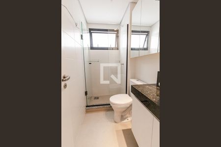 Banheiro Social de kitnet/studio para alugar com 1 quarto, 30m² em Centro, Curitiba