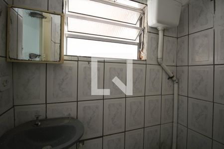 Banheiro de casa para alugar com 1 quarto, 21m² em Jardim Tietê, São Paulo