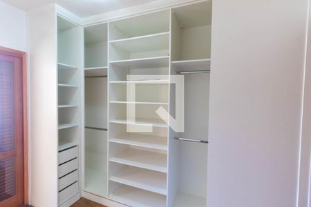 Closet de casa à venda com 3 quartos, 200m² em Jardim Nordeste, São Paulo