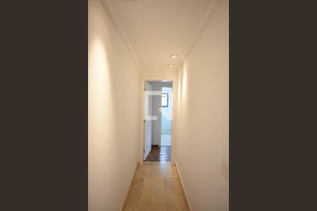 Corredor de apartamento para alugar com 3 quartos, 168m² em Vila Suzana, São Paulo