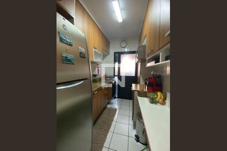 Detalhe cozinha de apartamento para alugar com 2 quartos, 60m² em Jardim Tupanci, Barueri