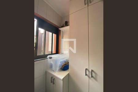 Detalhe da area de serviço de apartamento para alugar com 2 quartos, 60m² em Jardim Tupanci, Barueri