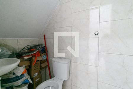 Banheiro de casa para alugar com 1 quarto, 38m² em Vila Buenos Aires, São Paulo