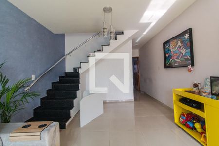 Sala de casa à venda com 3 quartos, 126m² em Vila Olinda, São Paulo