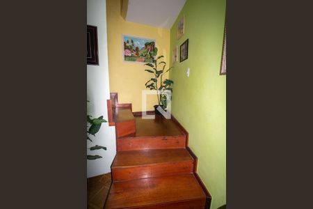 Escada de casa para alugar com 3 quartos, 150m² em Jardim Santa Adelia, São Paulo
